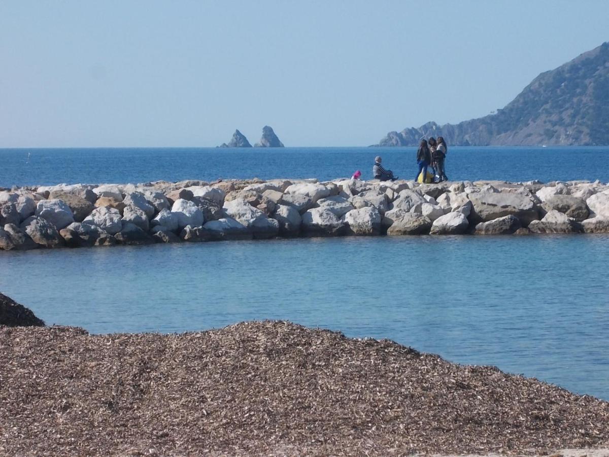 T2 climatisé à 500m de la plage sur la presqu'ile de Saint Mandrier sur Mer Exterior foto